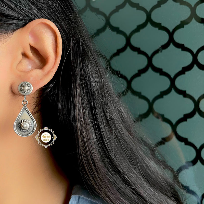 Dilkash Tilak Drop Rawa Earring