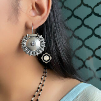 Noor Intricate 'Timeless Embossed' Earring