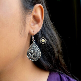 Nazaakat Chitai Earring