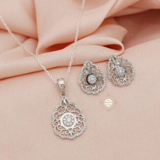 Sparkling Treasure Necklace