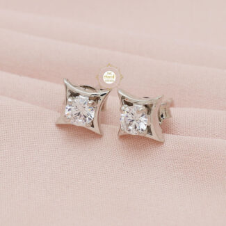 Sparkling Silver Classic Everyday Stud