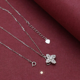 Sparkling Silver Daisy Necklace